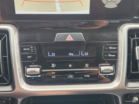 Used 2023 Kia Sorento S image 21