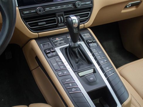 Used 2020 Porsche Macan AWD/4WD image 21
