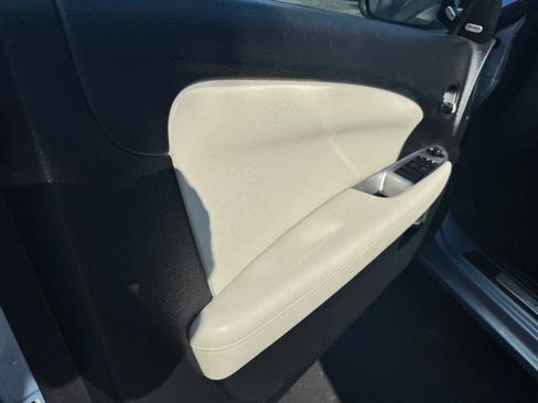 Used 2012 Chrysler 200 Limited image 3