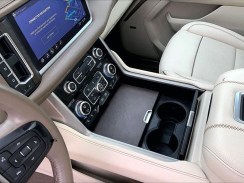 Used 2021 GMC Yukon XL Denali w/ Denali Premium Package image 16