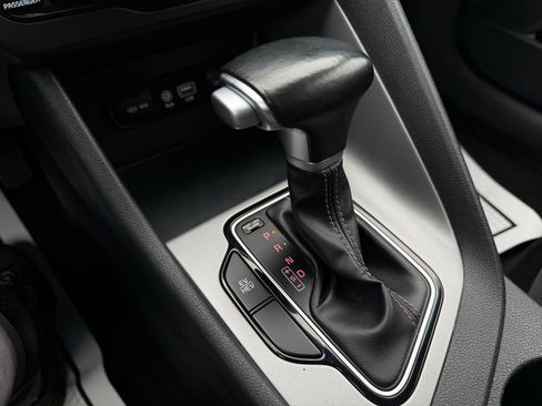 Used 2019 Kia Niro LX image 21