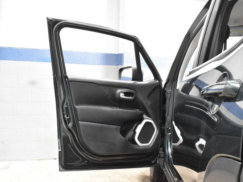 Used 2021 Jeep Renegade Sport image 9