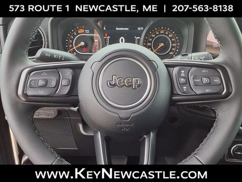 New 2025 Jeep Wrangler Unlimited Rubicon w/ Convenience Group AWD/4WD image 10