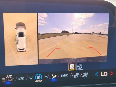New 2026 Chevrolet Equinox EV LT w/ Convenience Package II FWD image 33