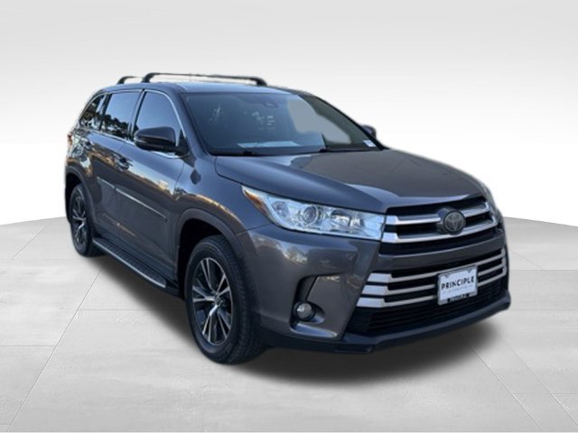 Used 2019 Toyota Highlander Plus FWD image 6