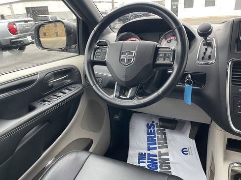 Used 2015 Dodge Grand Caravan SXT image 17