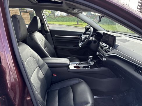 Used 2024 Nissan Altima 2.5 SL FWD image 25