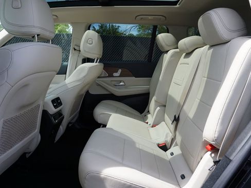 Used 2022 Mercedes-Benz GLS 450 4MATIC image 38