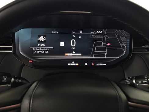 Used 2025 Land Rover Range Rover Sport SE image 24