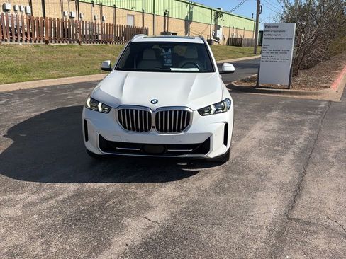 Used 2024 BMW X5 xDrive40i w/ Premium Package image 3