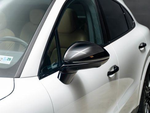 Certified 2025 Porsche Cayenne S AWD/4WD image 13