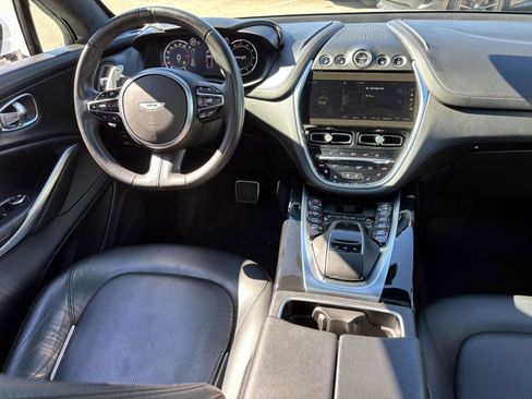 Used 2021 Aston Martin DBX image 32