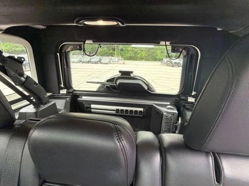 Used 2019 Jeep Wrangler Unlimited Sahara w/ Advanced Safety Group AWD/4WD image 17