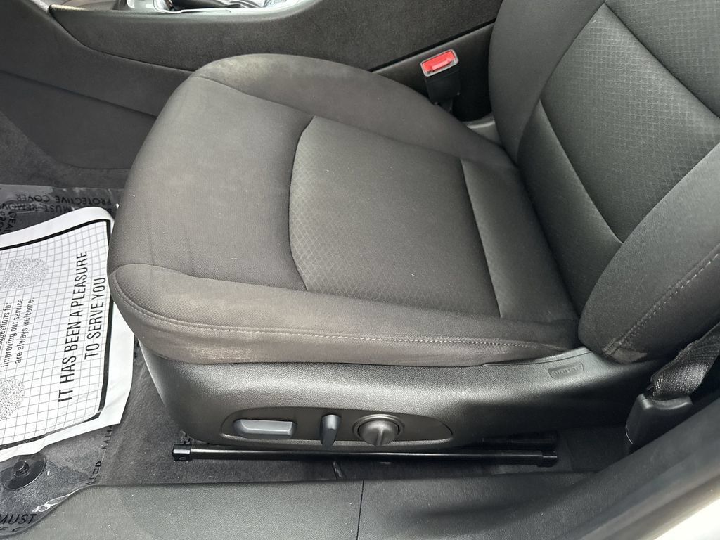 Used 2023 Chevrolet Malibu LS w/ Driver Confidence Package FWD image 14