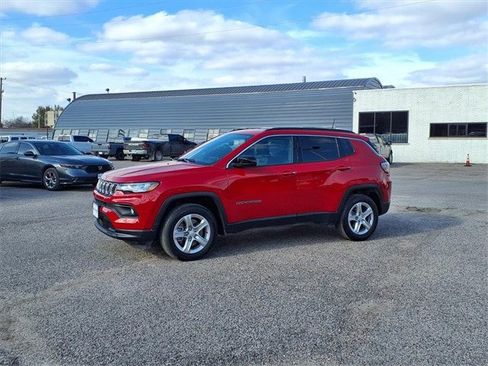 Certified 2024 Jeep Compass Latitude w/ Convenience Group image 24