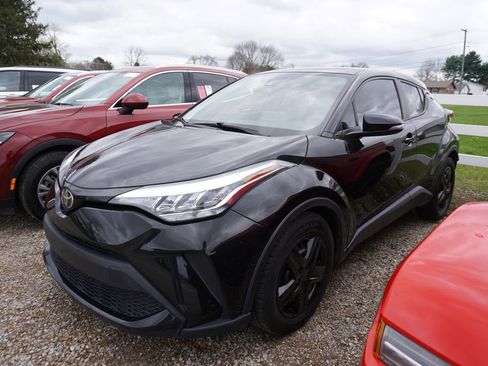 Used 2020 Toyota C-HR LE image 1