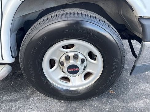 Used 2019 GMC Savana 2500 w/ Driver Convenience Package image 9