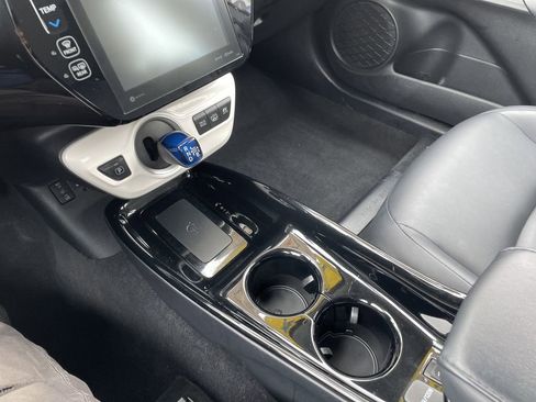Used 2017 Toyota Prius Prime Premium image 21