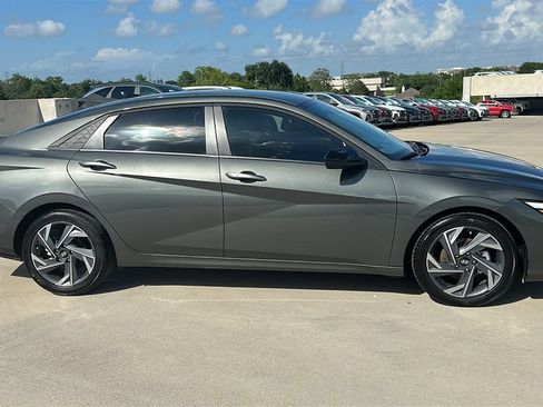 Certified 2025 Hyundai Elantra Sport FWD image 13
