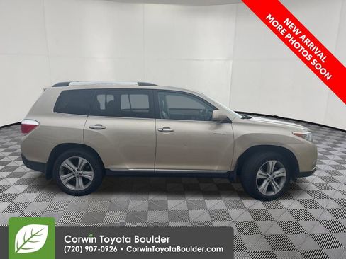 Used 2012 Toyota Highlander Limited w/ Tow Pkg AWD/4WD image 8