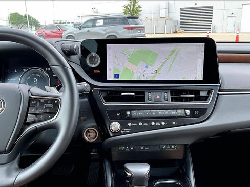 Used 2025 Lexus ES 300h w/ Premium Package image 7