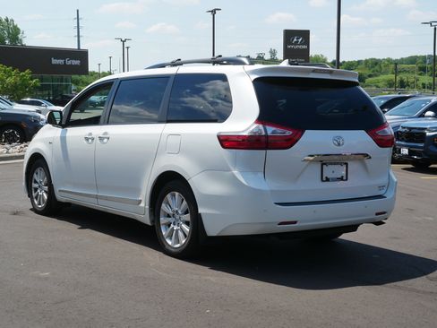 Used 2017 Toyota Sienna Limited Premium AWD/4WD image 8