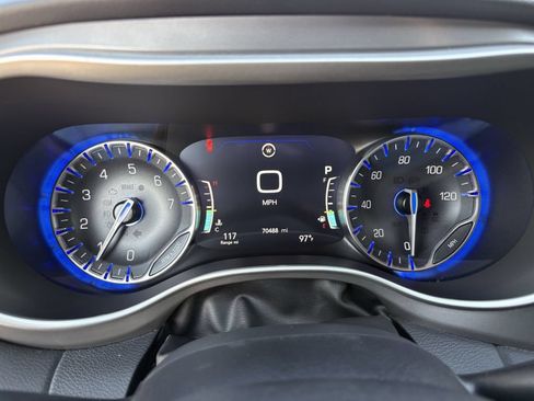 Used 2025 Chrysler Pacifica Select FWD image 18