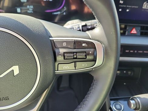 Certified 2025 Kia Sportage EX FWD image 16