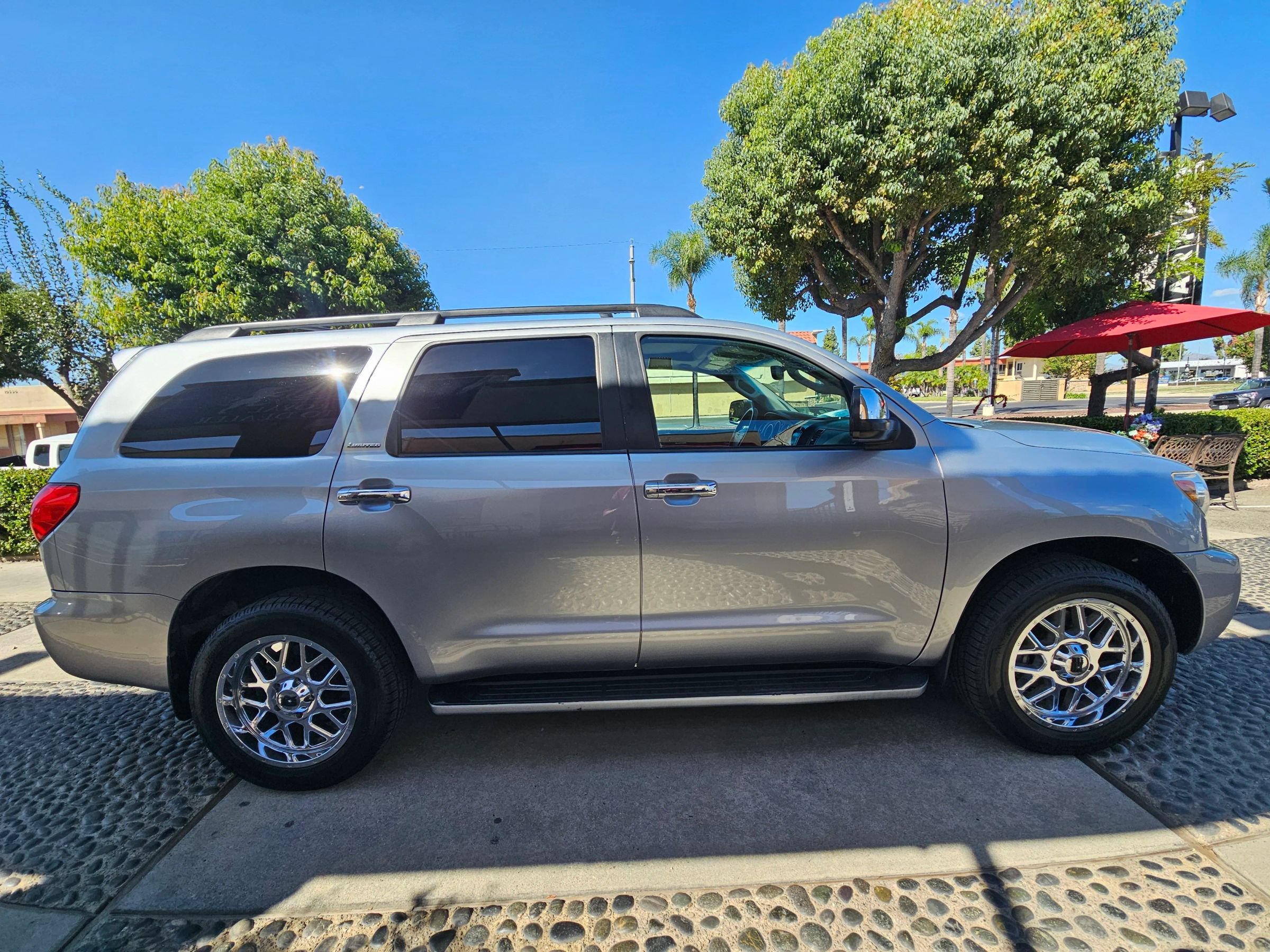 Used 2013 Toyota Sequoia Limited AWD/4WD image 4