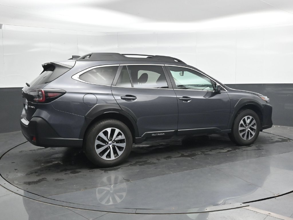 Used 2024 Subaru Outback Premium AWD/4WD image 2