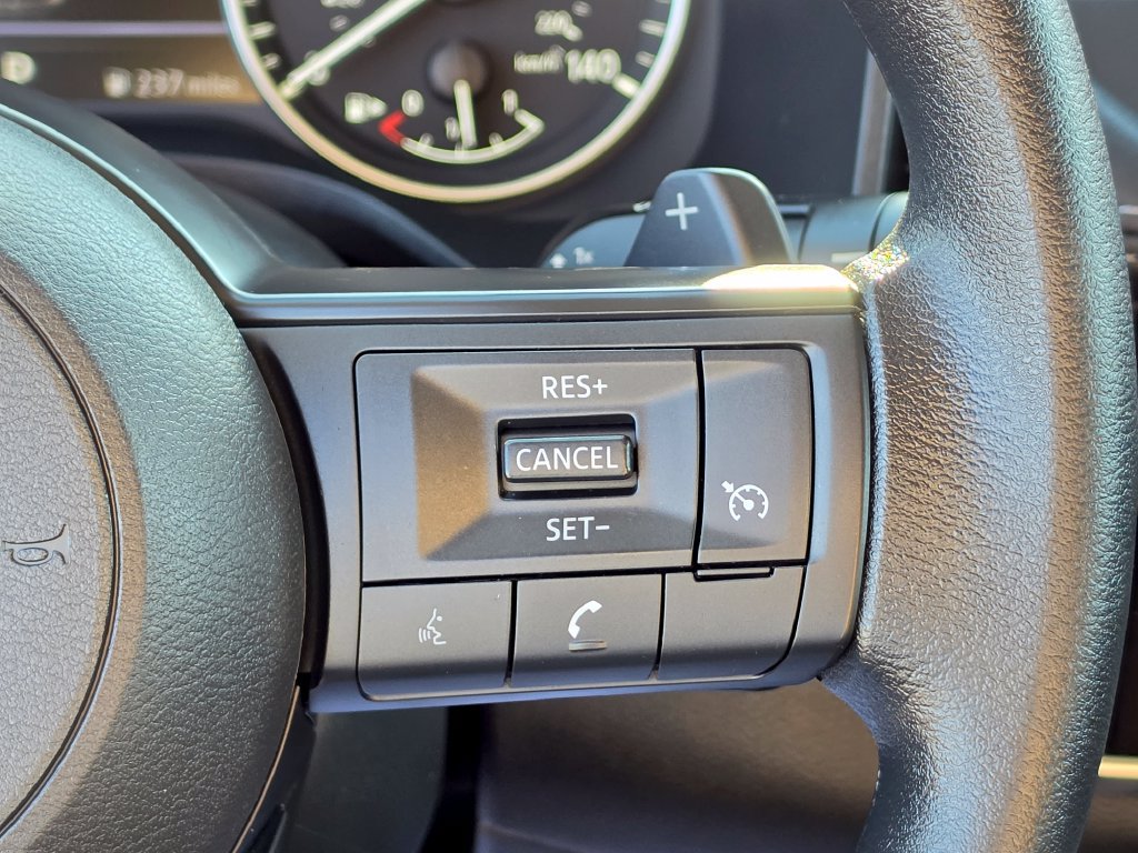 Used 2023 Nissan Rogue S AWD/4WD image 18