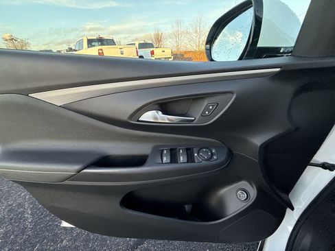 Used 2024 Buick Envista Avenir image 29