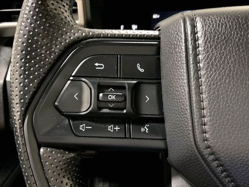 Certified 2025 Toyota Tacoma SR5 AWD/4WD image 19