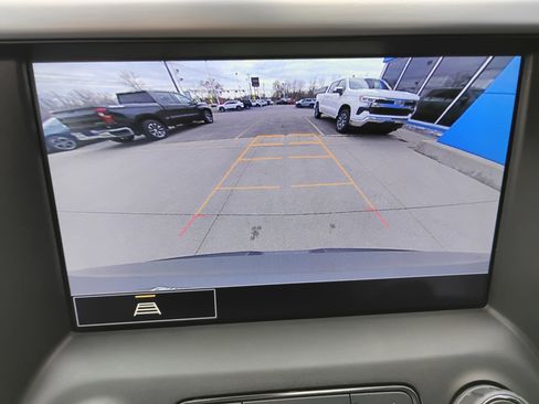 Used 2023 GMC Acadia SLT FWD image 6