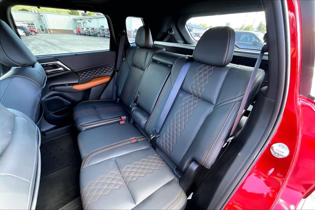 Used 2024 Mitsubishi Outlander SEL AWD/4WD image 25