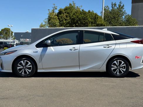 Used 2017 Toyota Prius Prime Plus FWD image 9