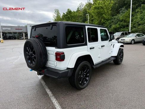 Used 2023 Jeep Wrangler Unlimited Sahara w/ Cold Weather Group AWD/4WD image 8