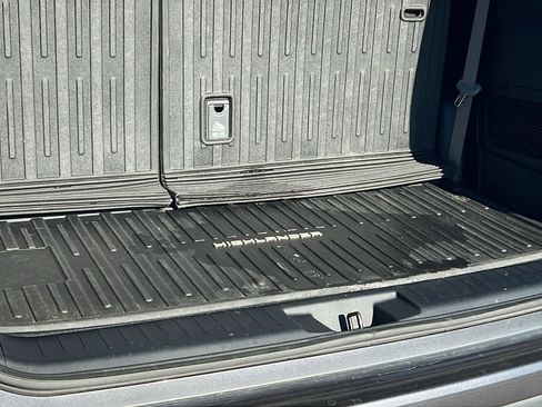 Used 2024 Toyota Highlander XLE image 27