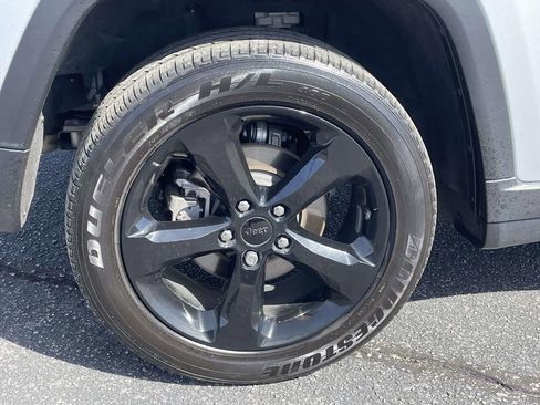 Used 2023 Jeep Grand Cherokee Altitude image 7