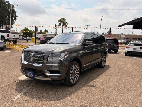 Used 2018 Lincoln Navigator Reserve w/ Technology Package AWD/4WD image 13
