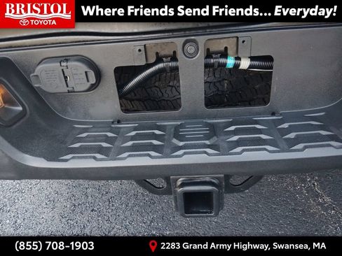 Used 2018 Toyota Tacoma TRD Off-Road w/ Technology Package AWD/4WD image 31