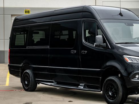 Used 2024 Mercedes-Benz Sprinter 2500 image 26