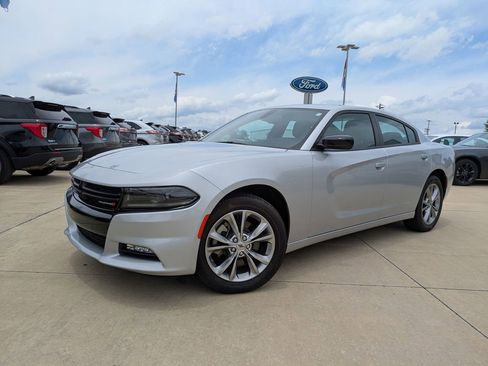 Used 2023 Dodge Charger SXT w/ Cold Weather Package image 4