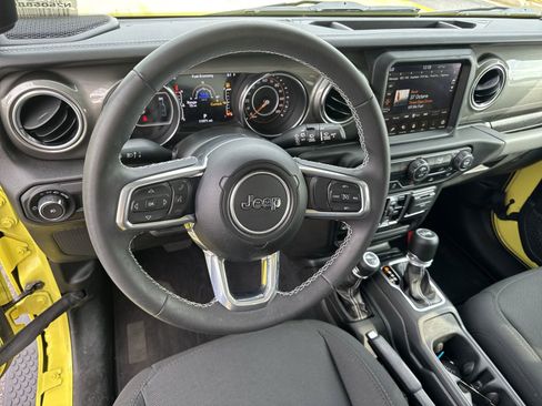 Used 2023 Jeep Wrangler Sahara image 17