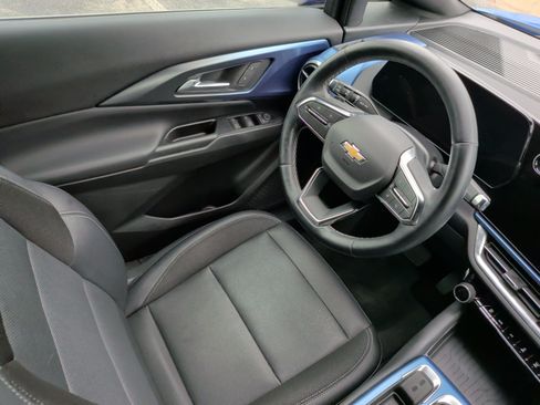 Used 2024 Chevrolet Equinox EV LT FWD image 36
