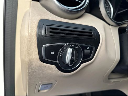 Used 2019 Mercedes-Benz GLC 300 4MATIC image 22