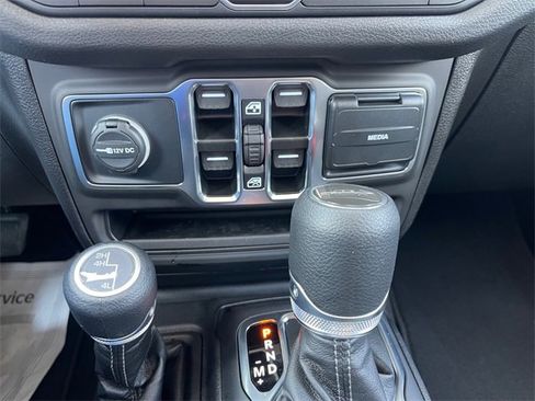 New 2025 Jeep Gladiator Sport image 18