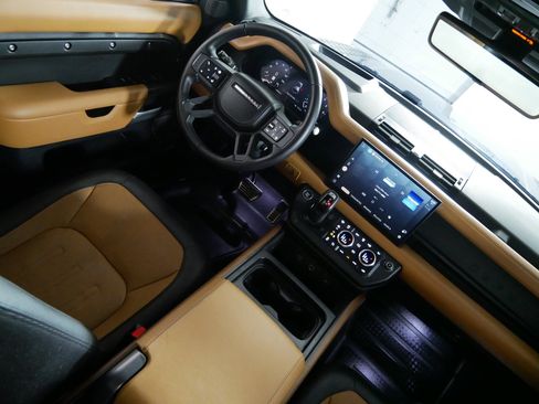 Used 2024 Land Rover Defender 110 X image 9