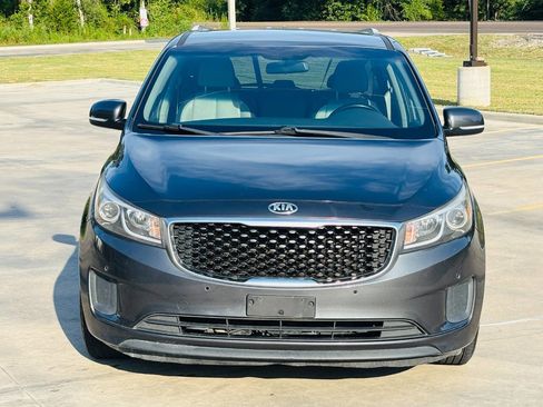 Used 2016 Kia Sedona LX w/ LX Essentials Premium Package image 2