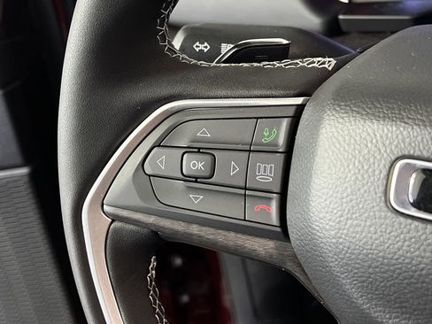 Used 2025 Jeep Grand Cherokee Limited image 16